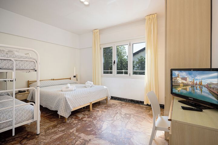 Room 10 of 30