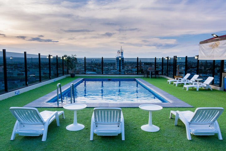 Pool 15 of 34