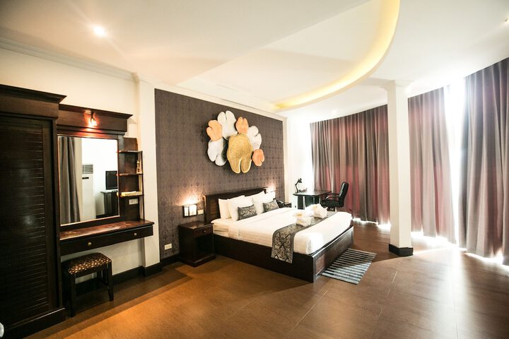 Room 6 of 25