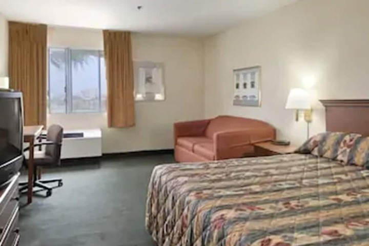 1 King Bed (9 of 10)