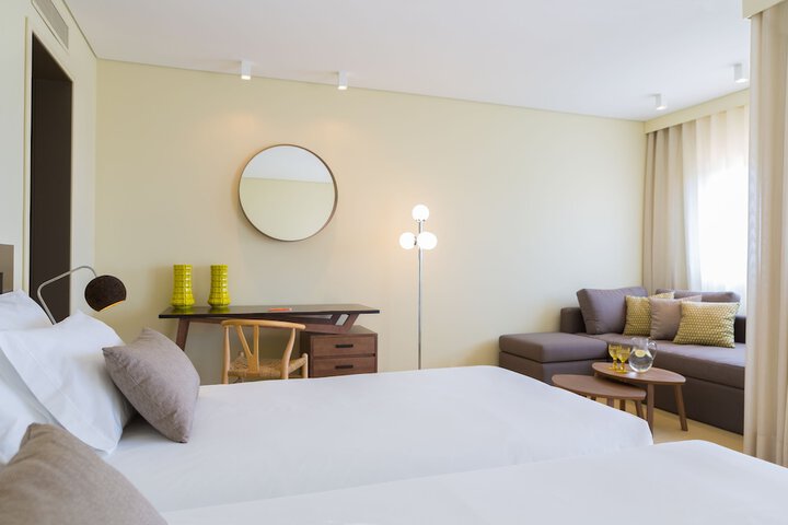 Room 8 of 50