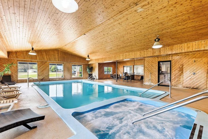 Pool 25 of 38