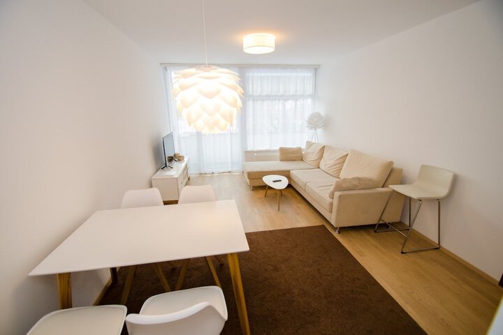 Room 9 of 19