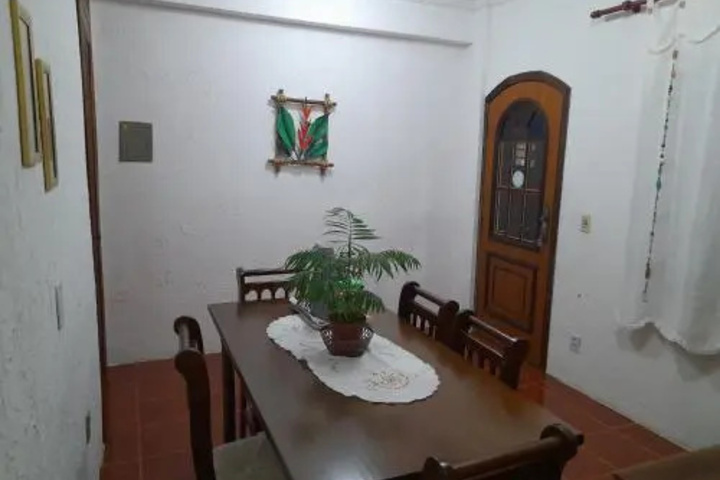 Room 8 of 11
