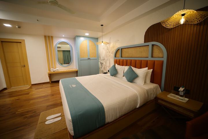 Room 4 of 16