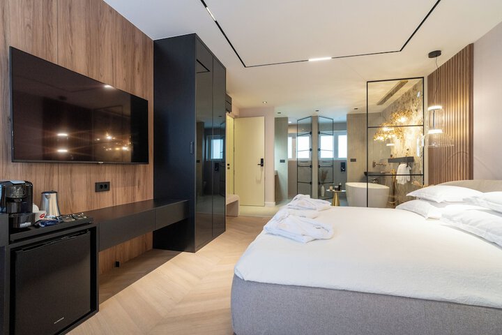Room 13 of 45