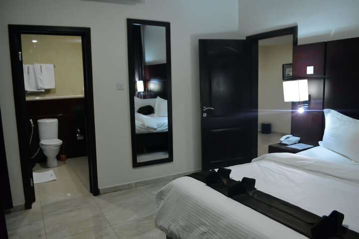 Room 6 of 32