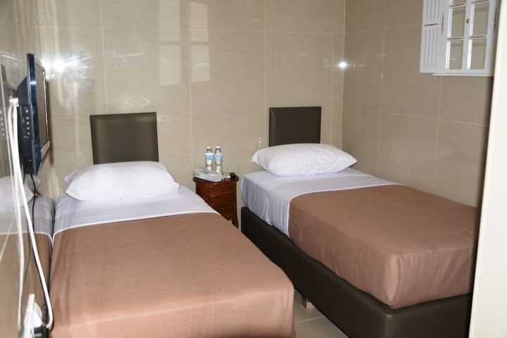 Room 7 of 19