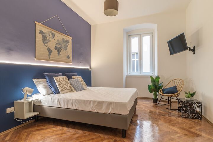 Room 4 of 15