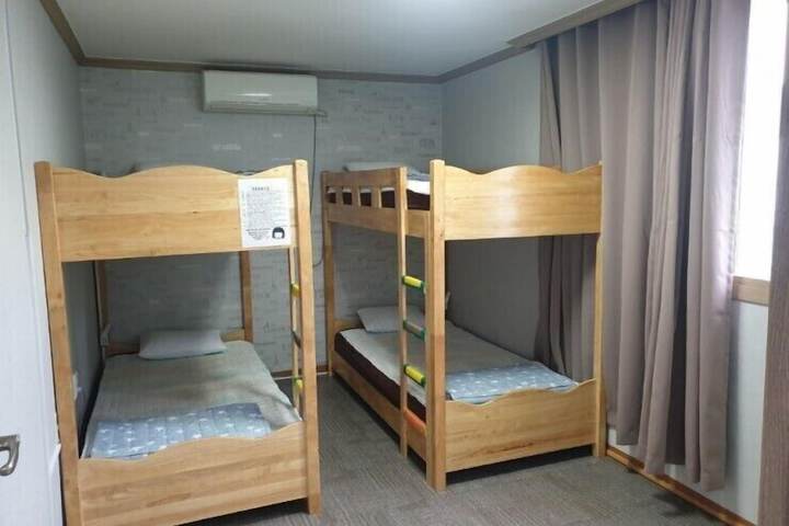 Room 11 of 32