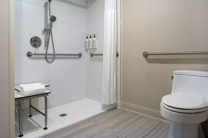 Room 14 of 28