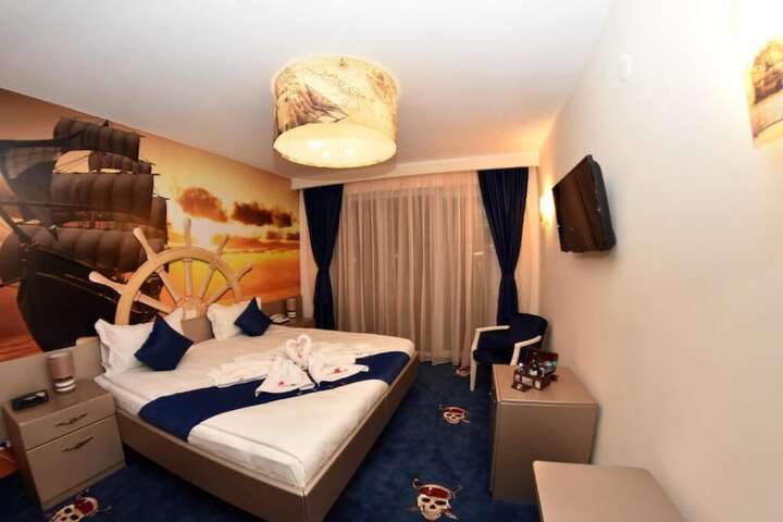 Room 16 of 33