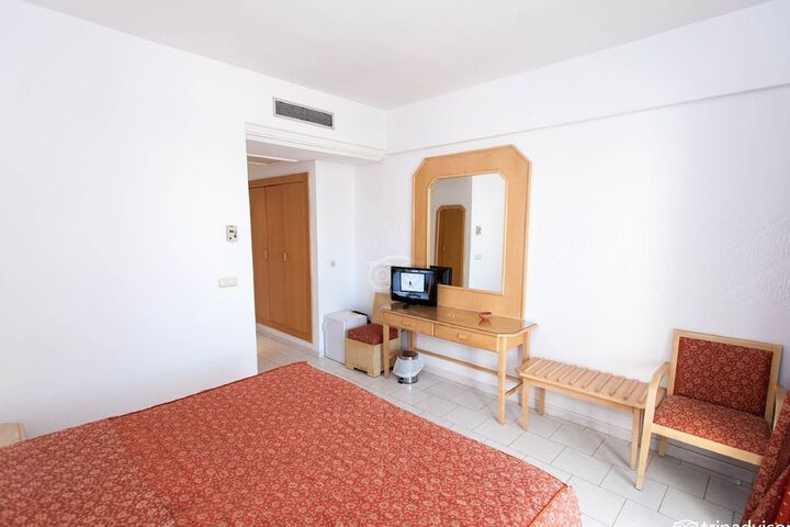 Room 8 of 26