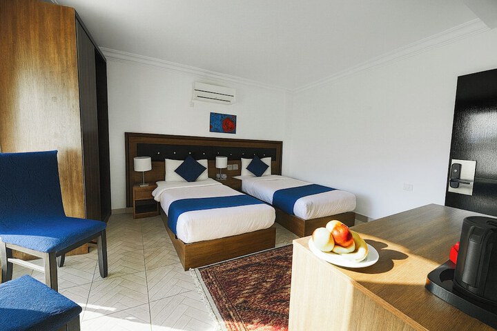 Room 12 of 65