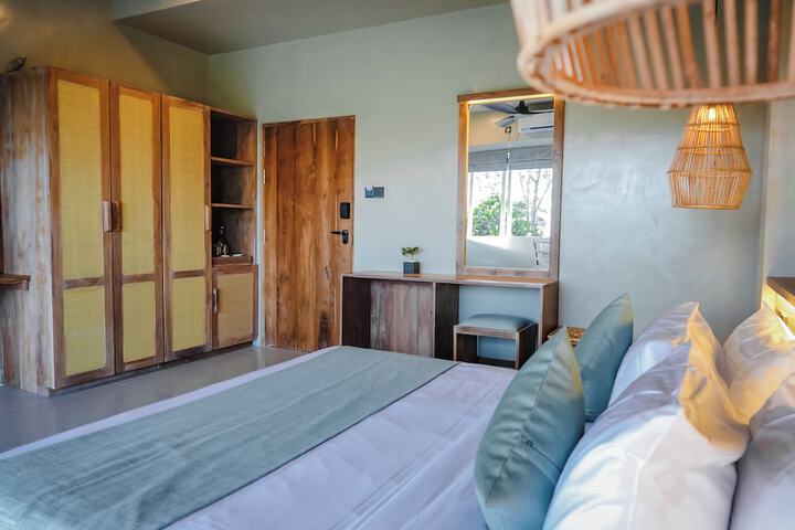 Room 5 of 222