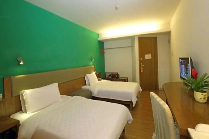 Room 3 of 17
