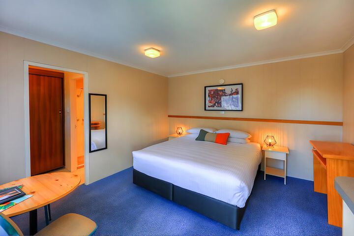 Room 4 of 32