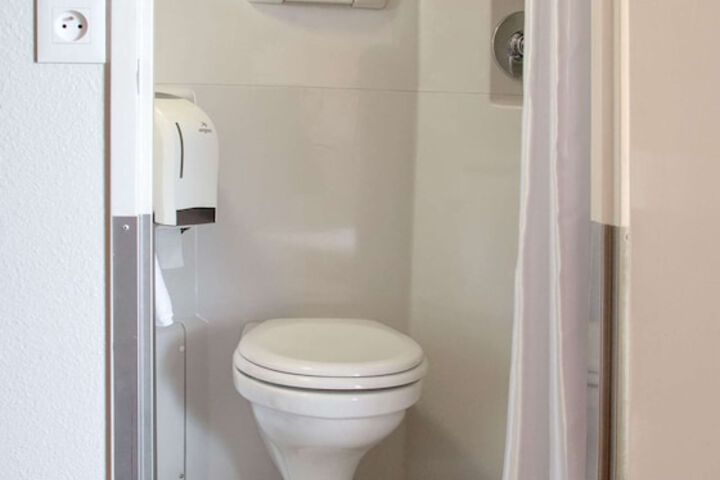 Room 8 of 27
