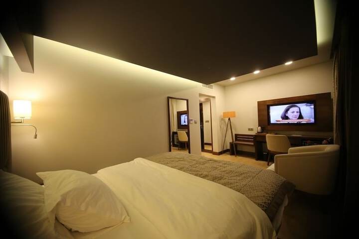 Room 7 of 44