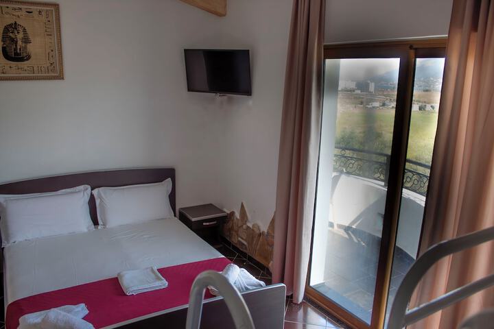 Room 15 of 51