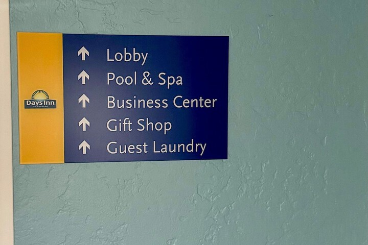 Ballroom/Hall 70 of 77