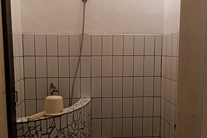 Room 8 of 12