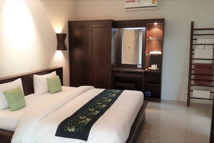 Room 15 of 166