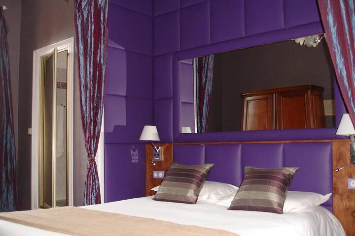 Room 10 of 37