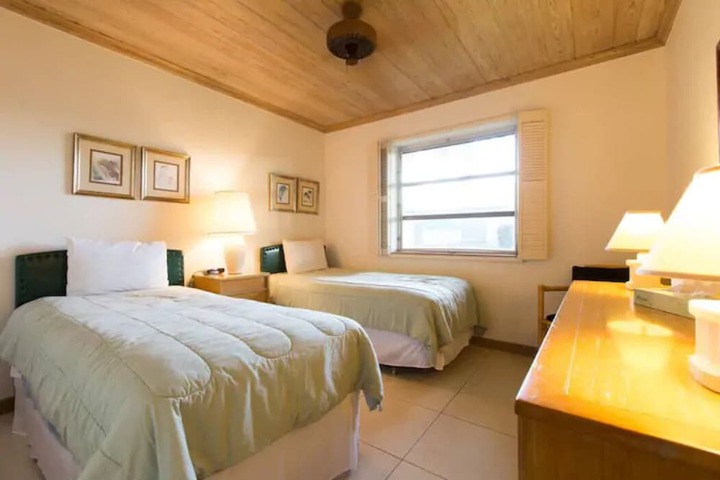 Room 10 of 36
