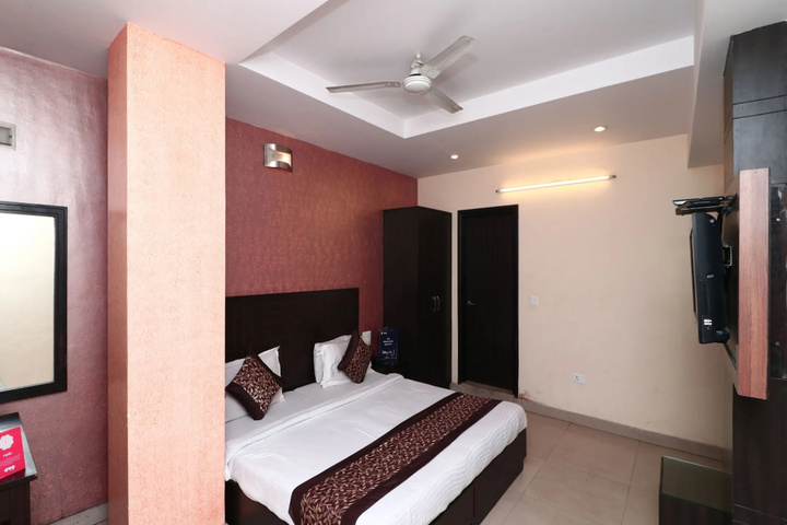 Room 2 of 5