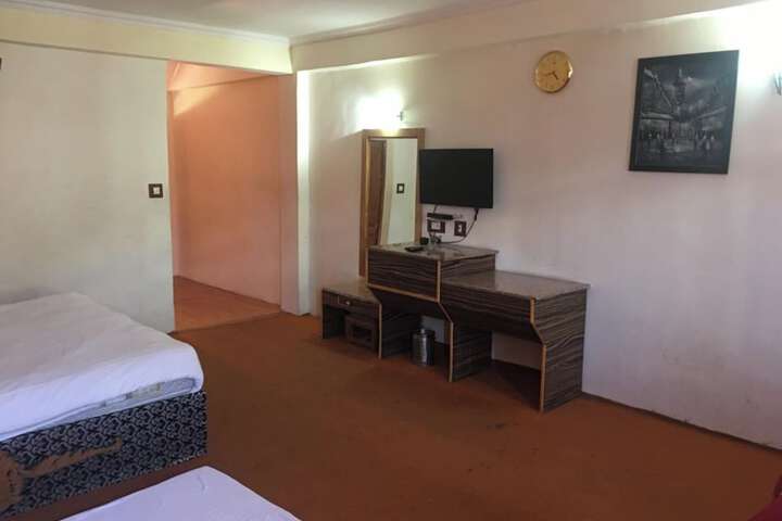 Room 8 of 31