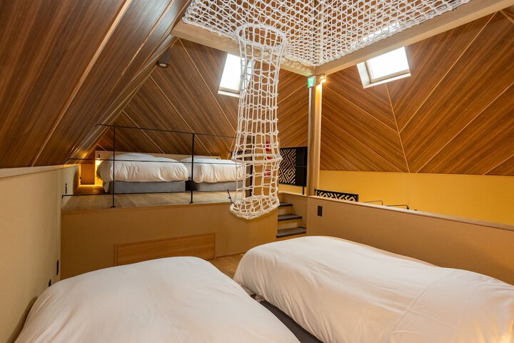 Room 27 of 144
