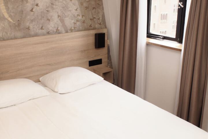 Room 47 of 94