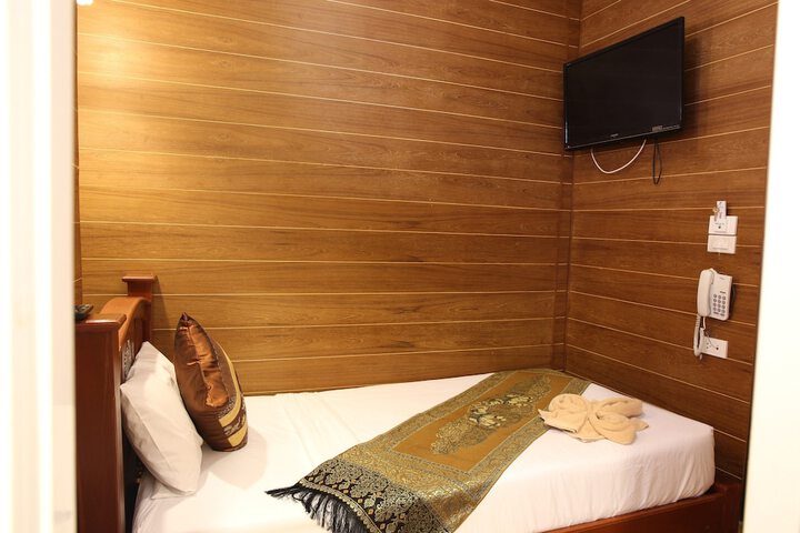 Room 11 of 37