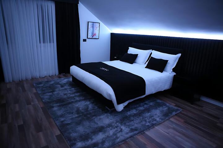 Room 8 of 35