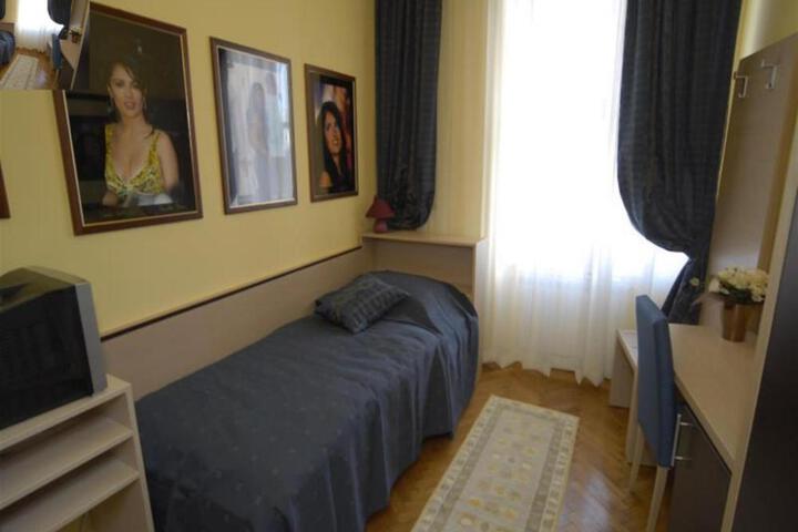 Hotel Suite Photo