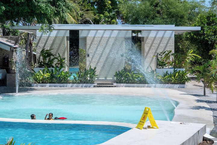 Pool 32 of 53
