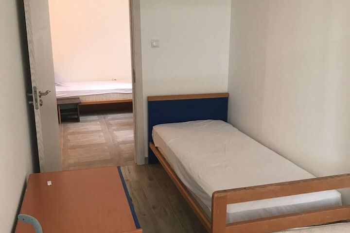 Room 6 of 67
