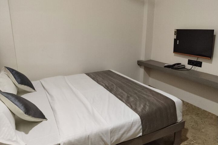 Room 14 of 25