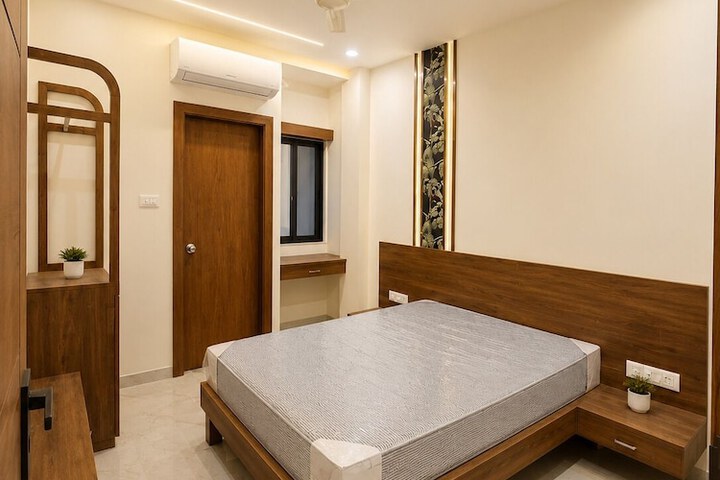 Room 5 of 11