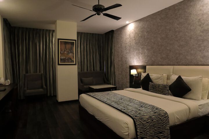 Room 9 of 103