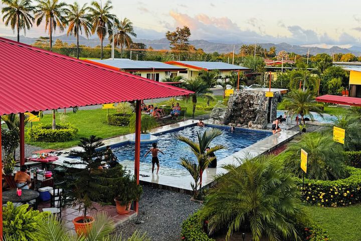 Los Angeles Hotel & Resort