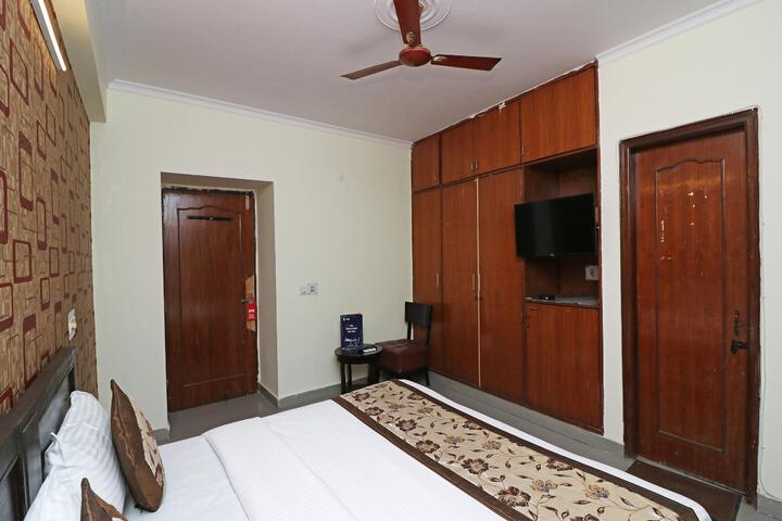 Room 2 of 8