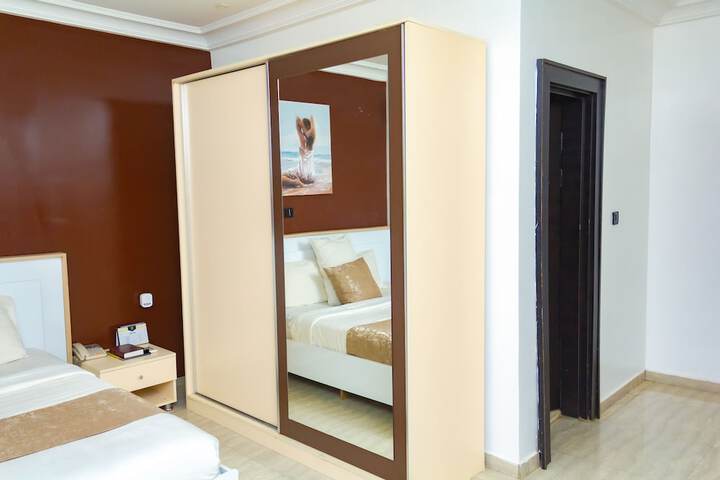 Room 9 of 15