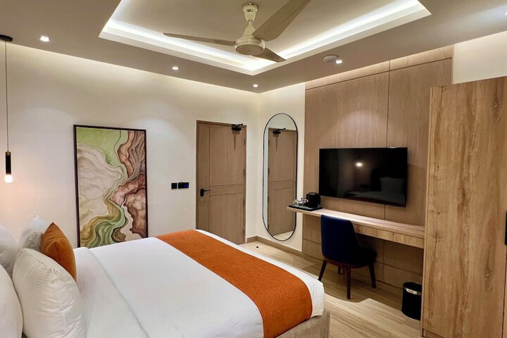 Room 9 of 27