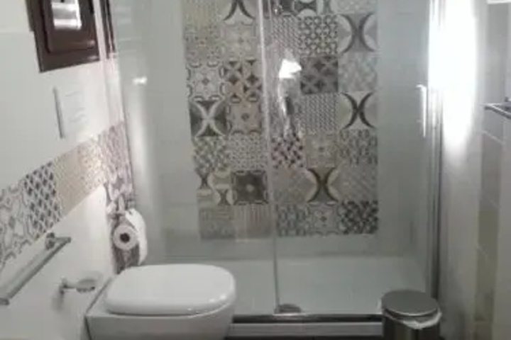Room 4 of 9