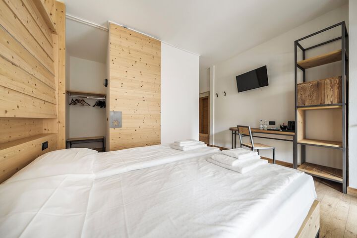 Room 10 of 61
