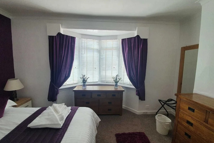 Room 2 of 9