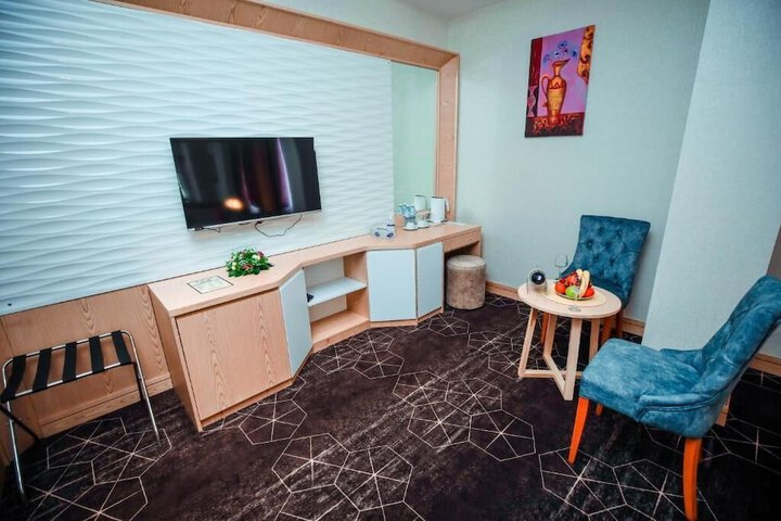 Room 14 of 64