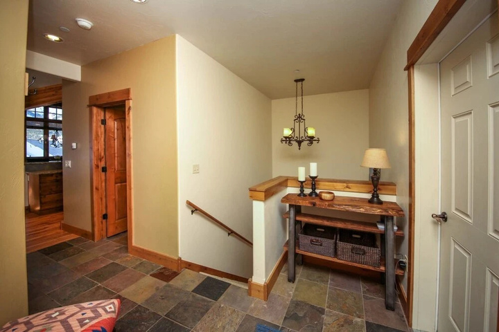 Room 4 of 13